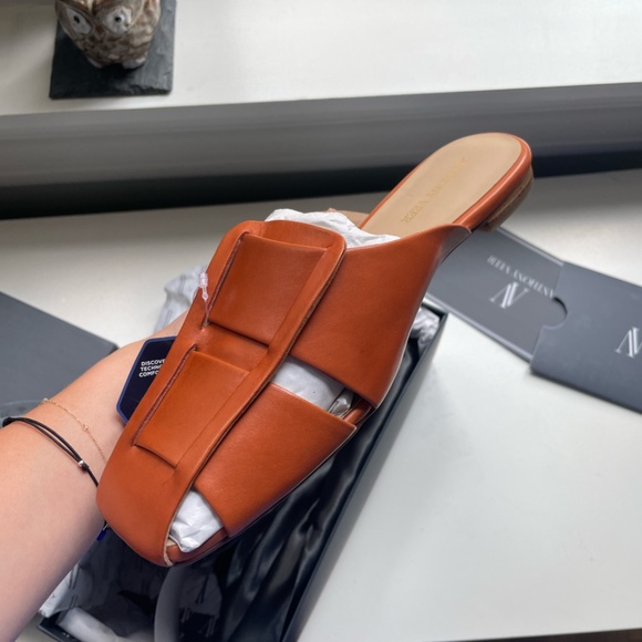 Anthony Veer Mia Mule - Picture 2 of 4